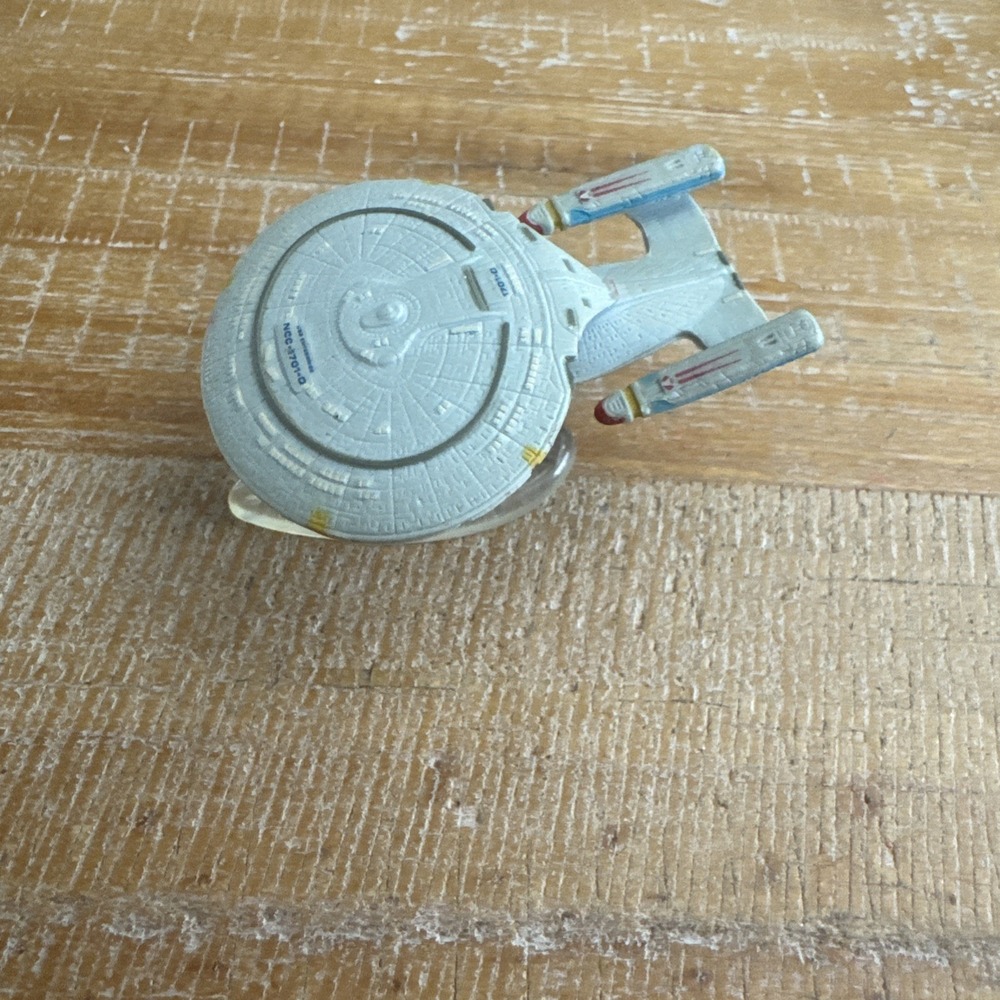 Micro Machines Star Trek T.N.G U.S.S Enterprise NCC-1701-D Next Generations